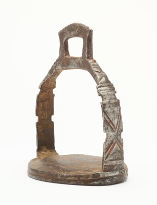Lot 20 - A SOUTH INDIAN IRON STIRRUP (RAKAB), 18TH CENTURY