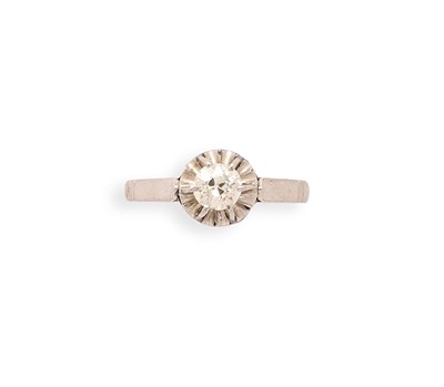 Lot 646 - DIAMOND RING