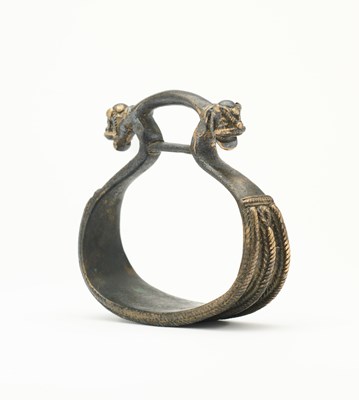Lot 17 - AN INDIAN COPPER ALLOY STIRRUP (RAKAB), 17TH/18TH CENTURY