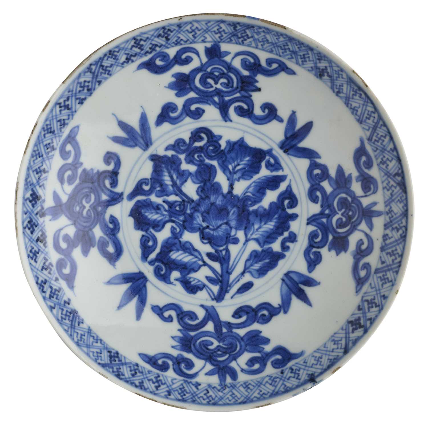 Lot 23 - A CHINESE BLUE AND WHITE SAUCER DISH, 17TH CENTURY