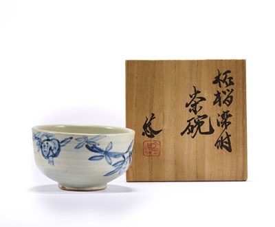Lot 169 - KONDO YUZO (JAPANESE, 1902-1985), A SOMETSUKE 'POMEGRANATE' CHAWAN, SHOWA PERIOD