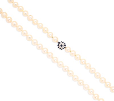 Lot 697 - CULTURED PEARL NECKLACE