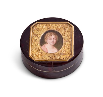 Lot 283 - A RUSSIAN GOLD AND TORTOISESHELL BOITE A MINIATURE, MAKER'S MARK F.C.T., ST PETERSBURG, 1798