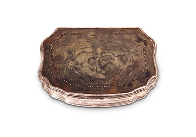 Lot 249 - A TORTOISESHELL AND SILVER SNUFF BOX, UNMARKED, POSSIBLY GERMAN, CIRCA 1740