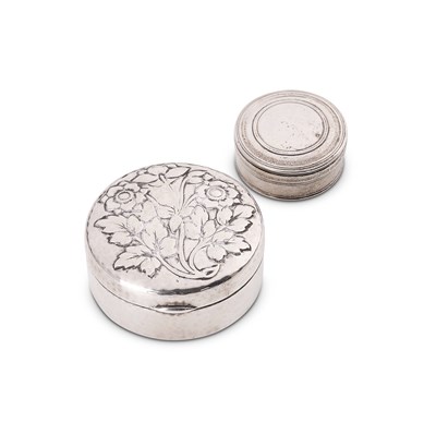 Lot 273 - AN EDWARDIAN SILVER 'BUTTERCUPS' BOX, DEAKIN & FRANCIS, BIRMINGHAM, 1902