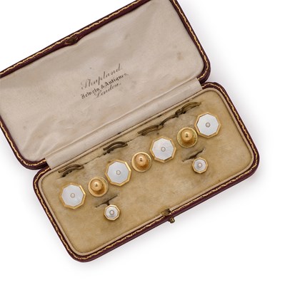 Lot 559 - GOLD AND PEARL DRESS SET, 1920s