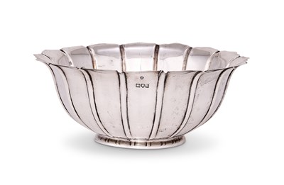 Lot 181 - AN EDWARDIAN SILVER BOWL, EDWARD BARNARD & SONS, LONDON, 1901