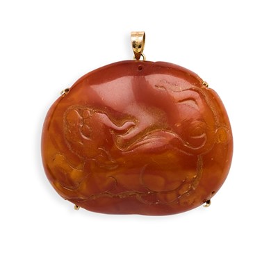 Lot 756 - AMBER AND GOLD PENDANT AND TWO AMBER BROOCHES, 1970s