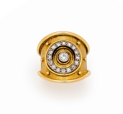 Lot 707 - MCCABE MCCARTY: GOLD AND DIAMOND RING, 1973