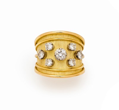 Lot 706 - DIAMOND RING, 1970s