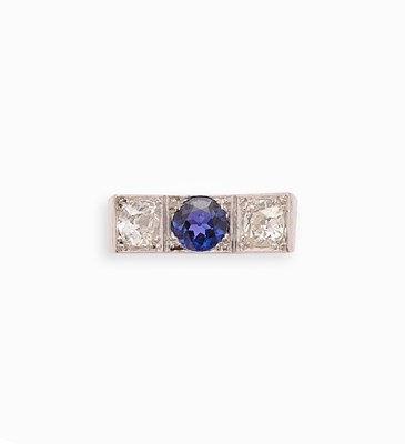 Lot 677 - SAPPHIRE AND DIAMOND COCKTAIL RING, 1950s