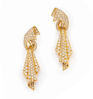 Lot 704 - PAIR OF DIAMOND PENDENT EARRINGS