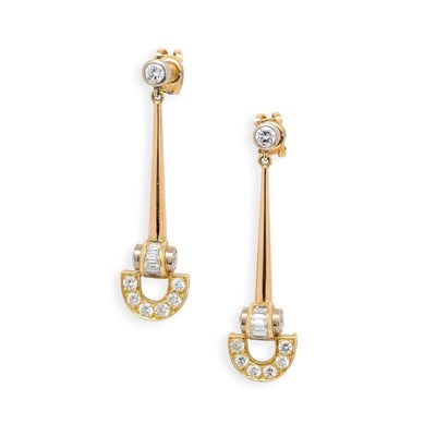 Lot 764 - PAIR OF DIAMOND PENDENT EARRINGS