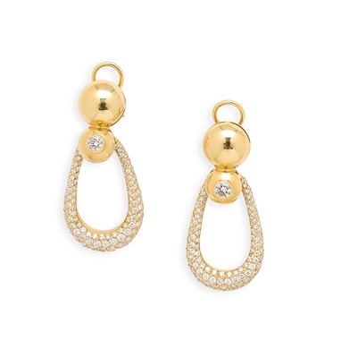 Lot 701 - PAIR OF DIAMOND PENDENT EARRINGS