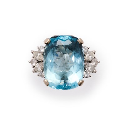 Lot 650 - AQUAMARINE AND DIAMOND RING, 1960s
