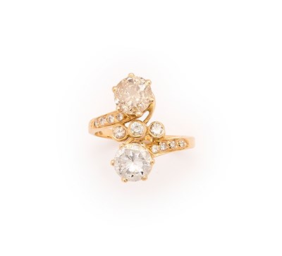 Lot 603 - DIAMOND RING