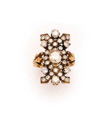 Lot 604 - DIAMOND PANEL RING