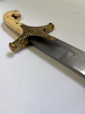 Lot 13 - AN INDO-PERSIAN SWORD (SHAMSHIR), 19TH CENTURY