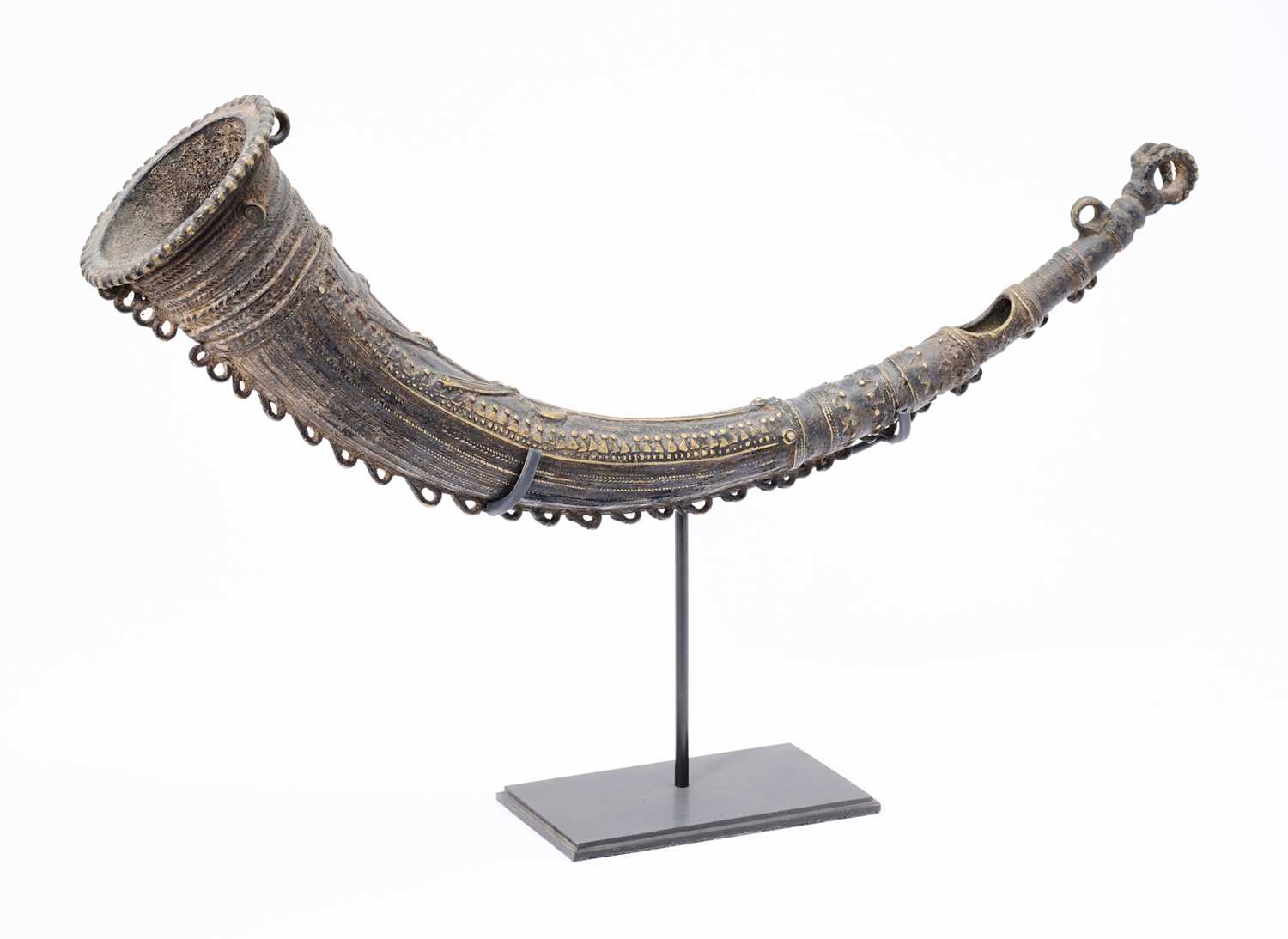 Lot 50 - A BRASS BUGLE, CHATTISGARH, EASTERN INDIA, 19TH CENTURY