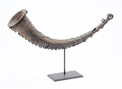 Lot 50 - A BRASS BUGLE, CHATTISGARH, EASTERN INDIA, 19TH CENTURY