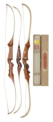 Lot 145 - NINETEEN RECURVE BOWS AND FIVE BOXES OF ARROWS, 20TH CENTURY