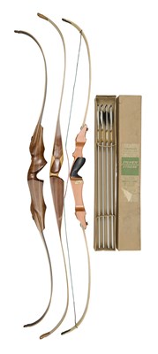 Lot 147 - NINETEEN RECURVE BOWS AND FIVE BOXES OF ARROWS, 20TH CENTURY