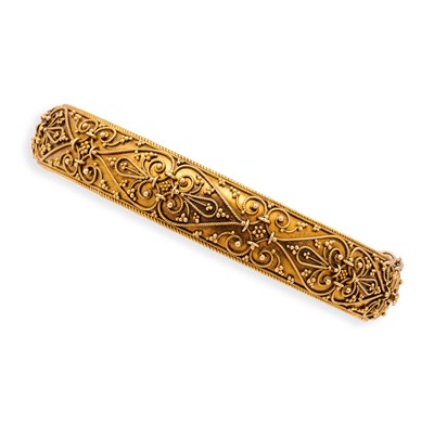 Lot 633 - VICTORIAN ETRUSCAN REVIVAL GOLD HINGED BANGLE, 1890s