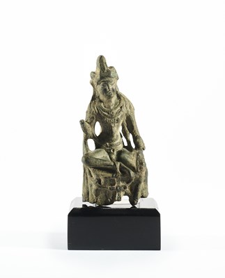 Lot 102 - A CHINESE BRONZE BODHISATTVA, TANG DYNASTY (618-907)