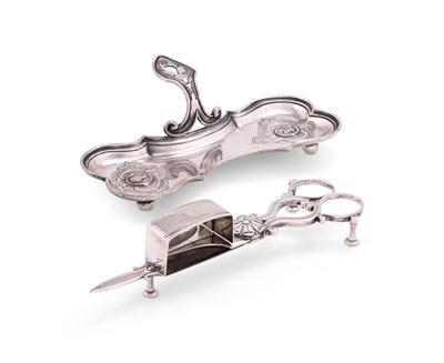 Lot 211 - A VICTORIAN SILVER SNUFFERS TRAY, WILLIAM CUMMING, LONDON, 1841