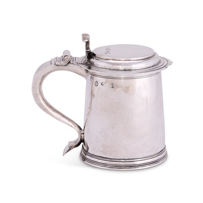 Lot 246 - A WILLIAM & MARY SILVER TANKARD, MAKER'S MARK AR, PERHAPS ALEXANDER ROOD, LONDON, 1691