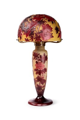 Lot 100 - A GALLÉ CAMEO GLASS 'HIBISCUS' LAMP, CIRCA 1900