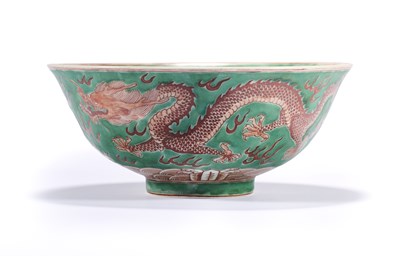 Lot 10 - A CHINESE LATER ENAMELLED GREEN-GROUND IRON-RED 'DRAGON' BOWL, THE PORCELAIN KANGXI PERIOD (1662-1722)