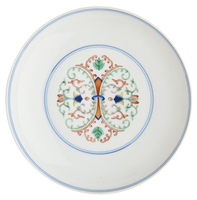 Lot 121 - A CHINESE DOUCAI DISH