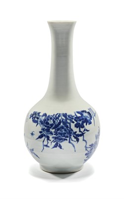 Lot 15 - A CHINESE BLUE AND WHITE BOTTLE VASE
