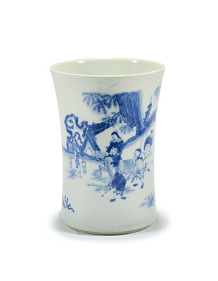 Lot 11 - A CHINESE BLUE AND WHITE TRANSITIONAL STYLE BRUSHPOT