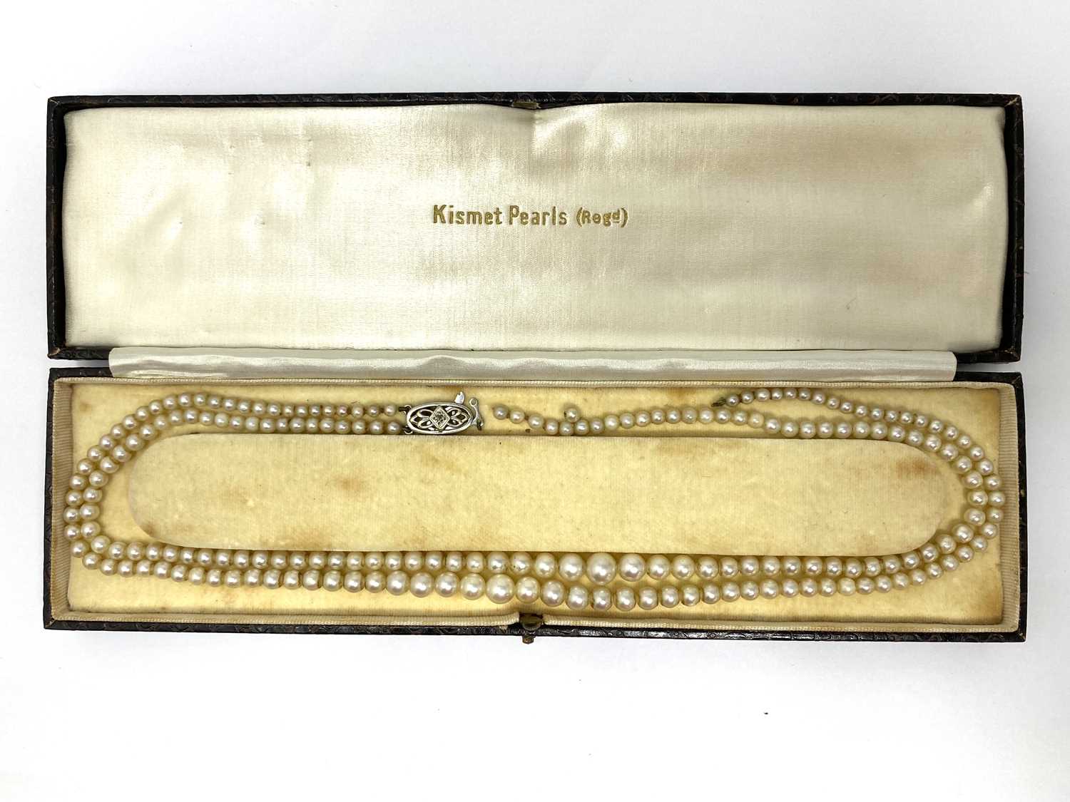 Lot 385 - CULTURED PEARL AND DIAMOND NECKLACE, 1920s