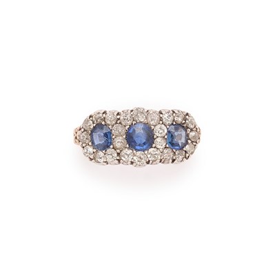 Lot 658 - SAPPHIRE AND DIAMOND RING, 1900s