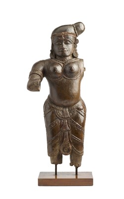 Lot 221 - A CARVED WOOD FEMALE FIGURE, KERALA, SOUTH INDIA, 18TH/19TH CENTURY