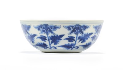 Lot 10 - A CHINESE BLUE AND WHITE 'LOTUS' BOWL, GUANGXU MARK AND PERIOD (1875-1908)