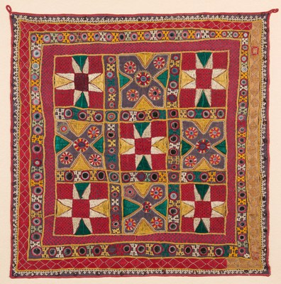 Lot 118 - A CLOTH WALL-HANGING (CHAKLA), GUJARAT, WESTERN INDIA, EARLY 20TH CENTURY