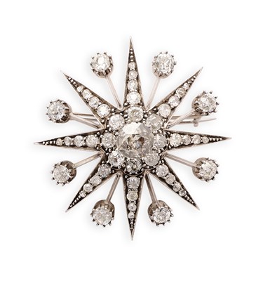 Lot 834 - VICTORIAN DIAMOND BROOCH/PENDANT. 1890s