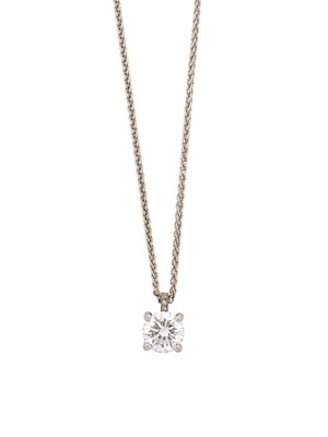 Lot 814 - DIAMOND PENDANT