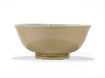 Lot 8 - A CHINESE BLUE AND WHITE AND CAFE-AU-LAIT BOWL, GUANGXU MARK AND PERIOD (1875-1908)