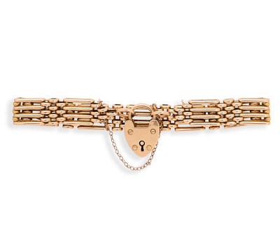 Lot 611 - EDWARDIAN GOLD GATE LINK BRACELET, 1900s