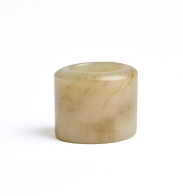 Lot 113 - A CHINESE CELADON JADE ARCHERS RING, QING DYNASTY, 19TH CENTURY