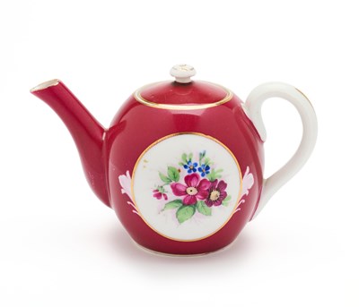 Lot 182 - A SMALL PORCELAIN TEAPOT, GARDNER FACTORY, MOSCOW, SECOND HALF 19TH CENTURY