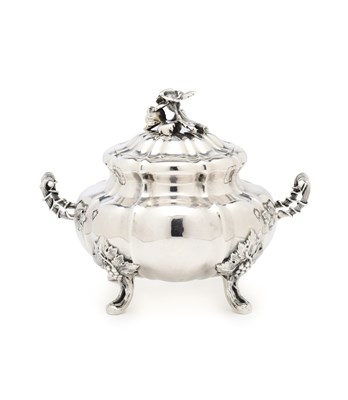 Lot 116 - A RUSSIAN SILVER SUGAR BOX, CARL ADOLF SEIPEL, ST PETERSBURG, 1859