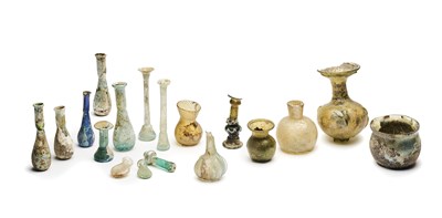 Lot 61 - A MISCELLANEOUS GROUP OF ROMAN GLASS OBJECTS, 1ST-4TH CENTURY A.D.