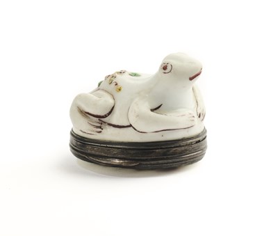 Lot 279 - A ST CLOUD SILVER-MOUNTED SNUFF BOX, CIRCA 1740
