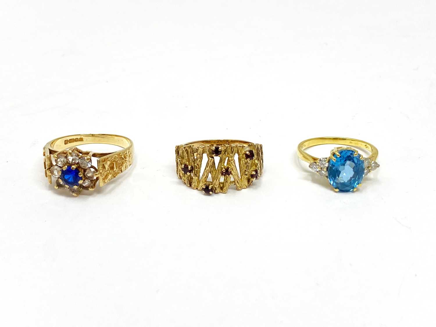 Lot 347 - THREE GOLD AND GEM-SET RINGS